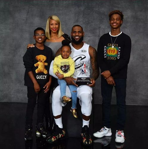 詹姆斯为什么要去湖人?原来总冠军不是最关键因素!