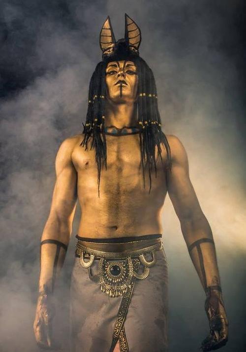 阿努比斯(anubis):导引亡灵之神,护送灵魂通向另一个世界,外形为狼首