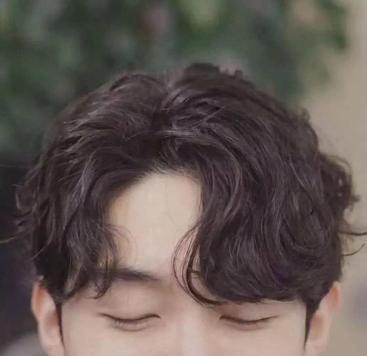 "卷发男,春节必备"