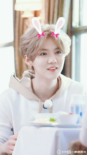 鹿晗,生日快乐!