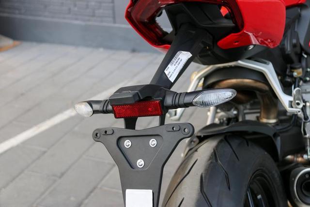 回归经典单摇臂 实拍杜卡迪panigale v2