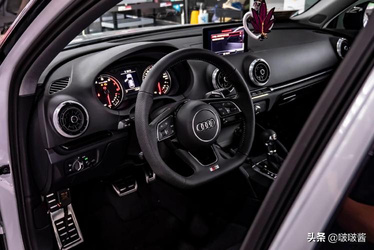 奥迪a3升级平底方向盘,这才是内饰该有的样子