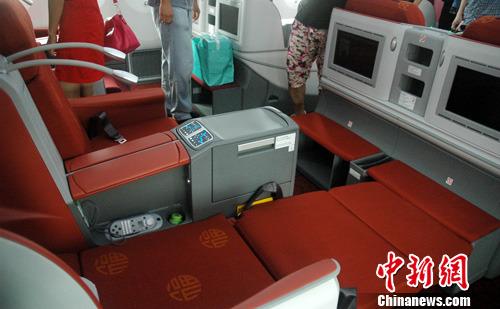 海航首架波音787飞机抵海口 圆梦中国计划启动(5)