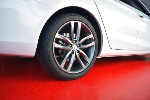 h5的轮胎规格有两种,最低配的是215/55 r17,其余则为225/45 r19,轮毂