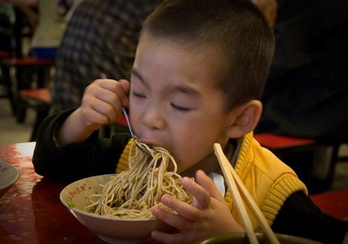 狼吞虎咽