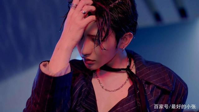 蔡徐坤新歌《情人》mv女主是章若楠,亲密举动,引粉丝