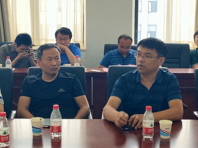工委原副秘书长谭良军老师(左)