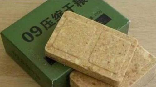 一块压缩饼干能抗饿48小时,千万别多吃,增大得结石的