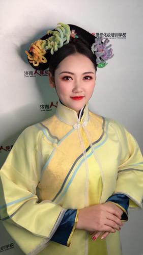 好看的格格装就要这么化济南人像化妆培训学校分享