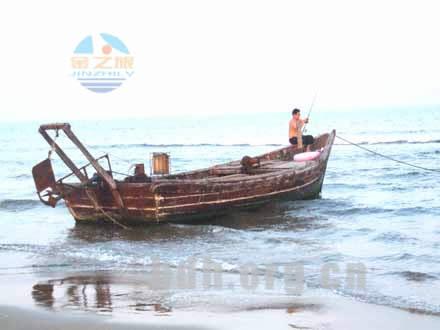 南戴河东江渔村鱼船垂钓