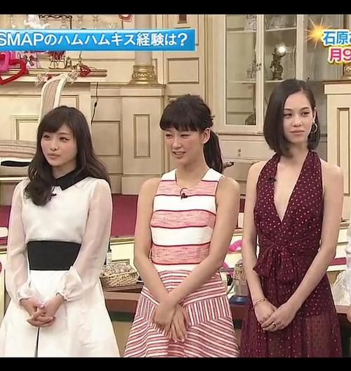 石原里美与水原希子的同框,网友:甜美挂在时尚精面前不堪一击