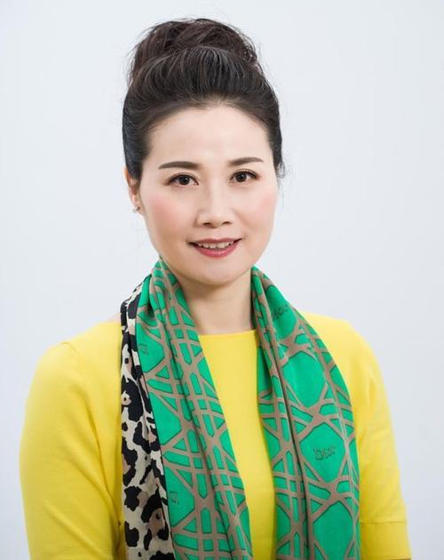 在襄阳广播电视台从事播音主持工作20多年,期间主持过《襄阳新闻》