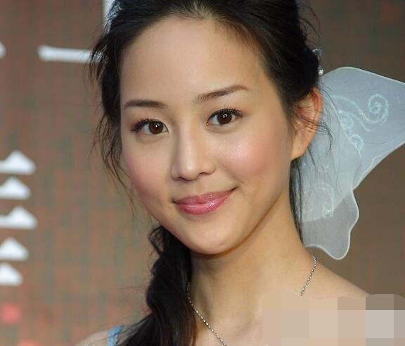 有"小清新女王"之称的张钧甯因为高学历被冠以"演艺圈女学霸".