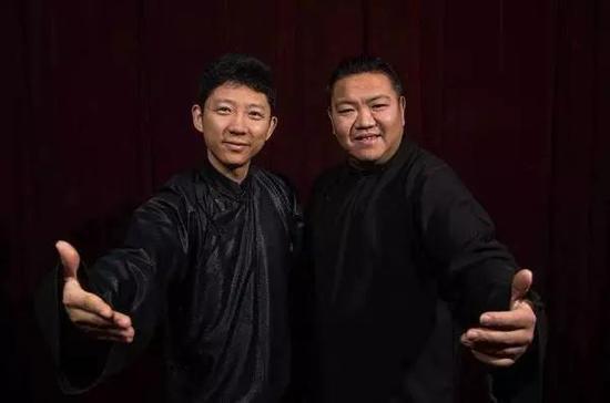 将现场为大家表演令人捧腹的表演艺术 相声团体"嘻哈包袱铺"的创办人