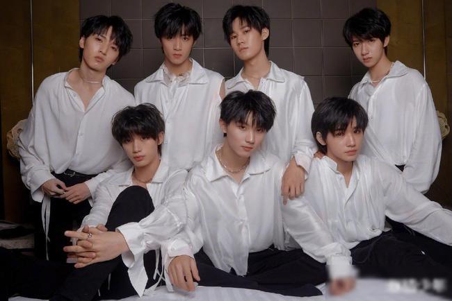 时代少年团首登微博之夜,全员门面燃情绽放,团魂全能ace!