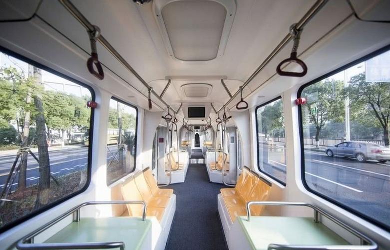 智轨车厢内部类似有轨电车