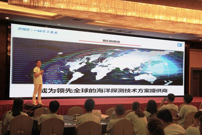 李洪江总经理在年中会议上作报告