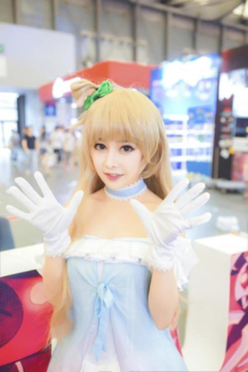 最美coser 宅男女神罗兰亮相chinajoy2017--游戏--人民网