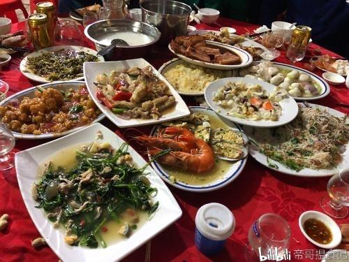 吴川人热情好客,出手大方,所以年例酒席之丰盛,每一席都有二十道菜式