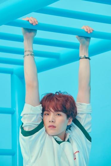 三星防弹少年团bts闵玧其suga单杠手机超高清壁纸