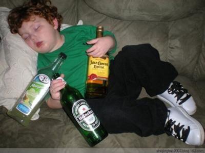 3岁孩子偷喝1两白酒昏迷10天没苏醒|喝酒_新浪新闻