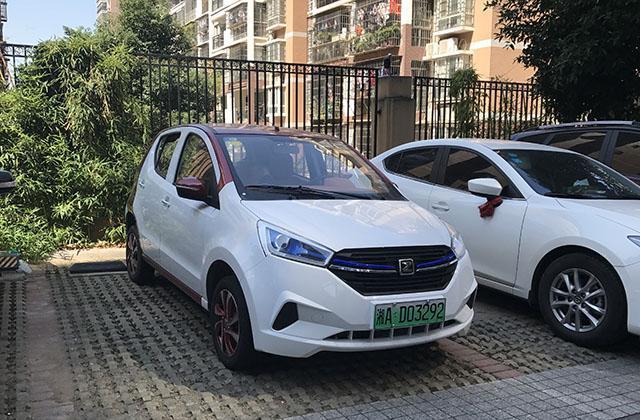 续航足够驾乘体验优秀试驾众泰云100plus纯电动汽车