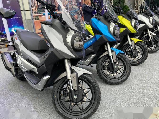 12980元起,力帆发布150水冷拉力踏板kpv150和v双缸250