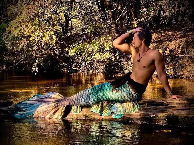 职业美人鱼的前世今生,原来男美人鱼也能那么美!