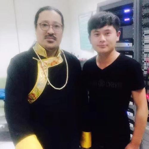 与著名藏族歌手_亚东