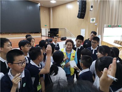 我是小小集邮家——集邮俱乐部走进河源深河中学