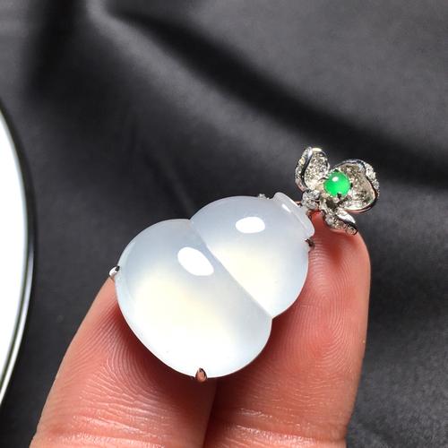 冰种18k白金伴钻镶嵌葫芦吊坠