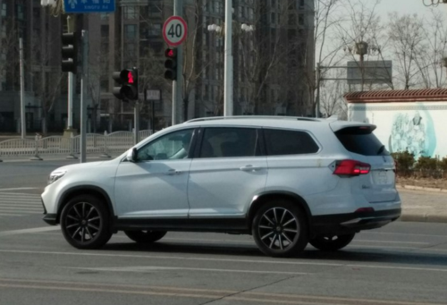 首发东风景逸x7,外观酷似大众配奥迪内饰,9万起还配