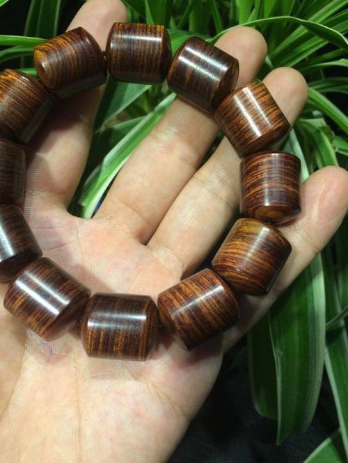 海南黄花梨桶珠手串作用大盘点 如何挑选黄花梨