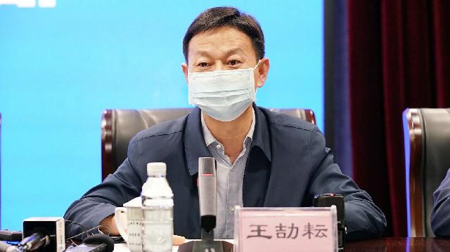 自治区交通运输厅副厅长王劼耘出席新闻发布会