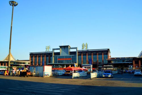 到达开封以后,选择火车站旁边的【尚一快捷