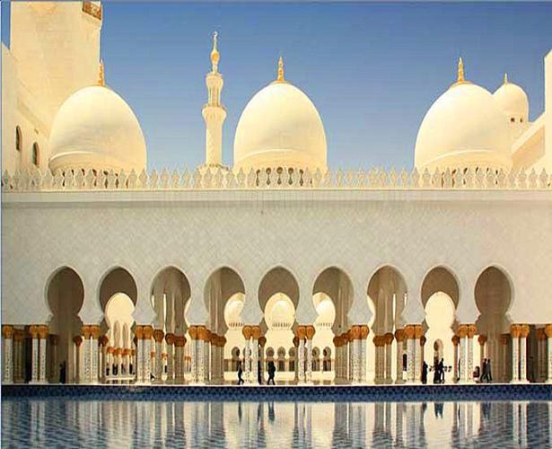 谢赫扎伊德清真寺是阿联酋七国最大全世界