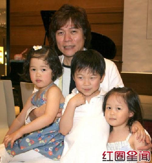 台湾歌手洪荣宏劈腿 为新欢抛弃妻子