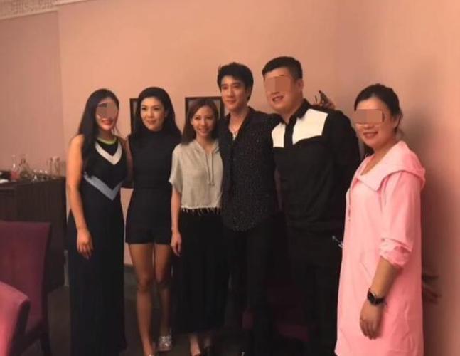 王力宏的老婆(王力宏带妻子饭局闷头只顾吃)