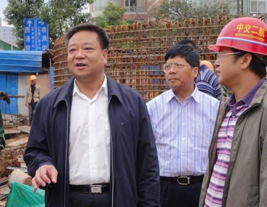 国庆佳节,昆明市副市长王道兴慰问北京路排水管线迁改