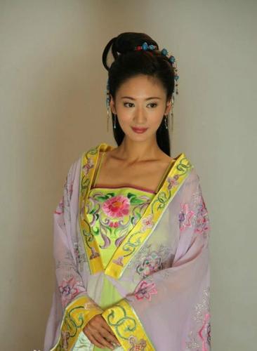 明星被称为"古装美女",但是有一位不仅美,演技还很出众,她就是郭珍霓