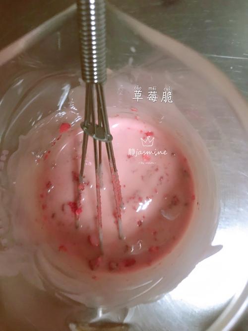 草莓脆皮梦龙卷