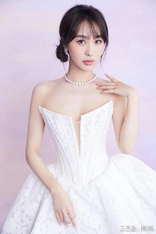 白雪女王李菲儿