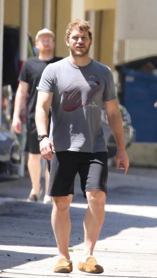 克里斯·帕拉特现身,亲自修理自家小黄车,爱车的男人