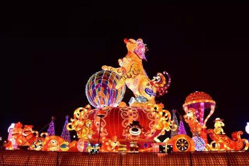 灯会现场直击|成都国际熊猫灯会亮灯首日赚足人气!