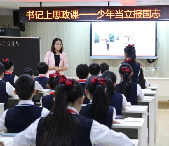 昆理工附小的领导,全体中队辅导员及石梦媛名师工作室二十多位成员