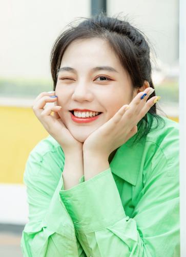 徐樱洛扎高马尾,清新感十足,活力满满.