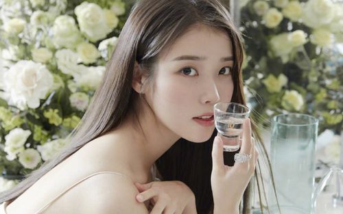 iu李知恩性感迷人写真桌面壁纸