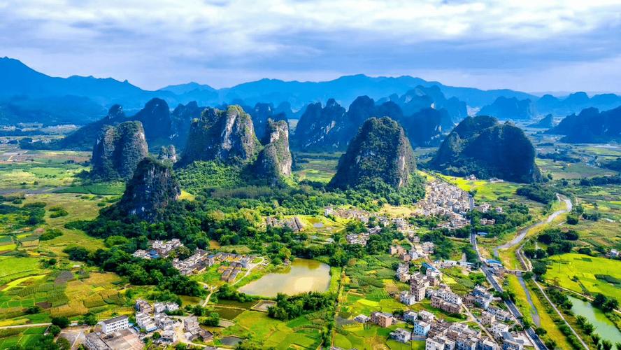 英西峰林风景俯瞰图(英德市黄花镇政府供图) 英西
