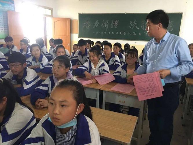 构建和谐校园增强防范意识武威第十二中学法制进校园主题教育活动