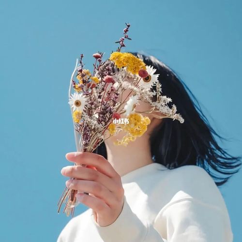 手捧鲜花的不露脸女头像_鲜花_头像_女生头像_素材